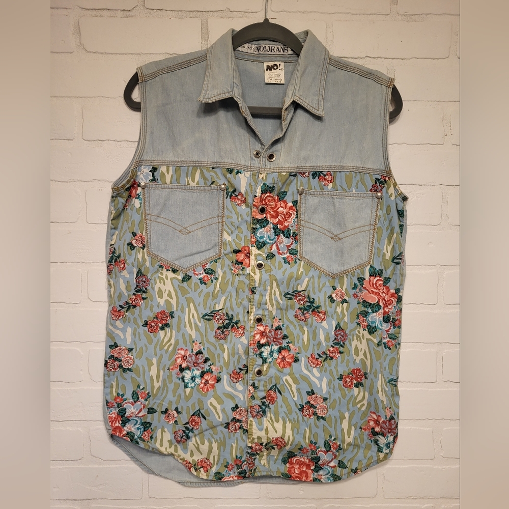 Sleeveless Denim and Floral print Button-down Top